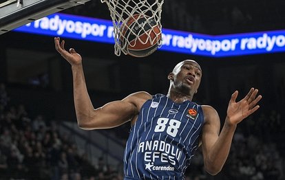 "Anadolu Efes, Taraftarların Sevincini İkiye Katladı: Kai Jones İki Yıl Daha Bizimle!"