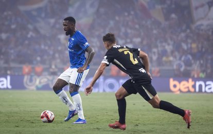 "Futbol Sahasındaki Kaos: Cruzeiro-Atletico Mineiro Maçında Tansiyon Yükseliyor"