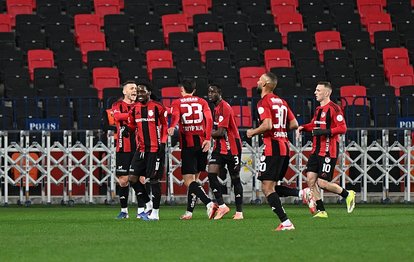 "Gaziantep FK, Ev Sahibi Avantajıyla Kasımpaşa'yı 2-1 Mağlup Ediyor: Süper Lig'de Sıradaki Adım"