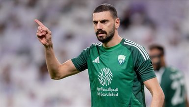 Merih Demiral şampiyonluk kutlamalarına 'Çırpınırdı Karadeniz' şarkısıyla çıktı
