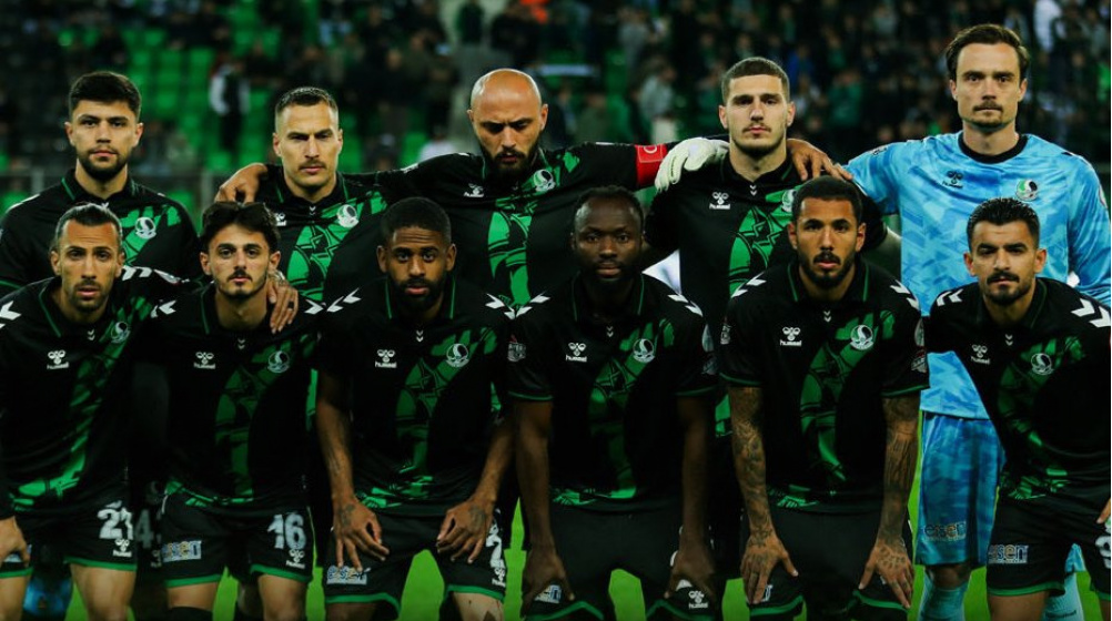 "Sakaryaspor'un Zorlu Sezonu: 1. Lig'e Veda, 2. Lig'e Selam"