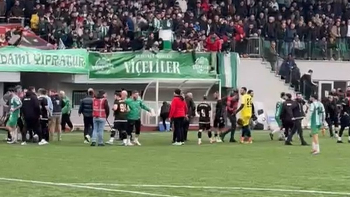 Süper Amatör Lig maçında futbolcular kavga etti! İşte o anlar